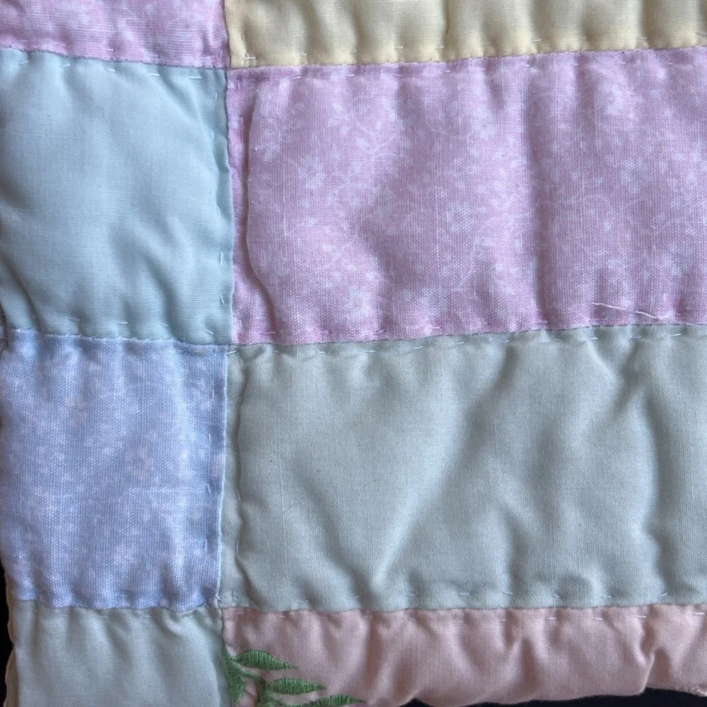 VTG House of Hatten Pastel Baby Quilt Blanket Animals 46x35 Nursery EUC